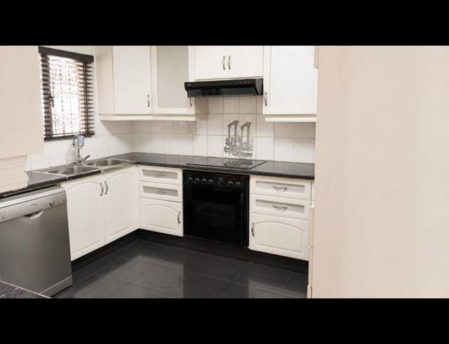 5 BEDROOM HOUSE FOR SALE IN CLARE HILLS